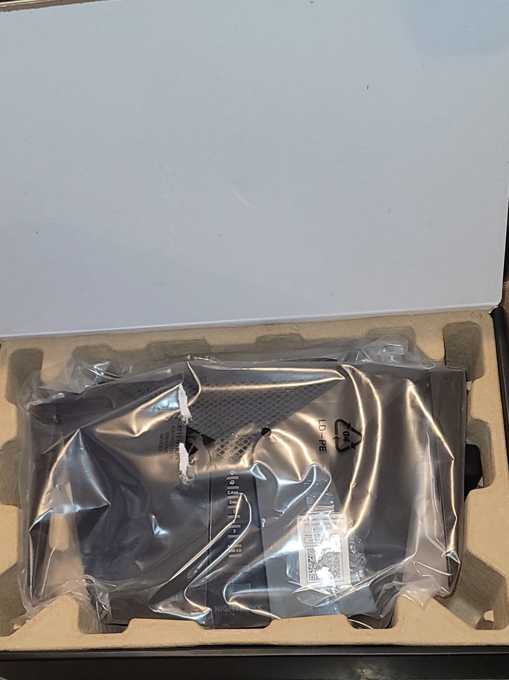 NETGEAR Nighthaw Black Wired Router in Protective Packaging Ax4 AX3000 4 stream